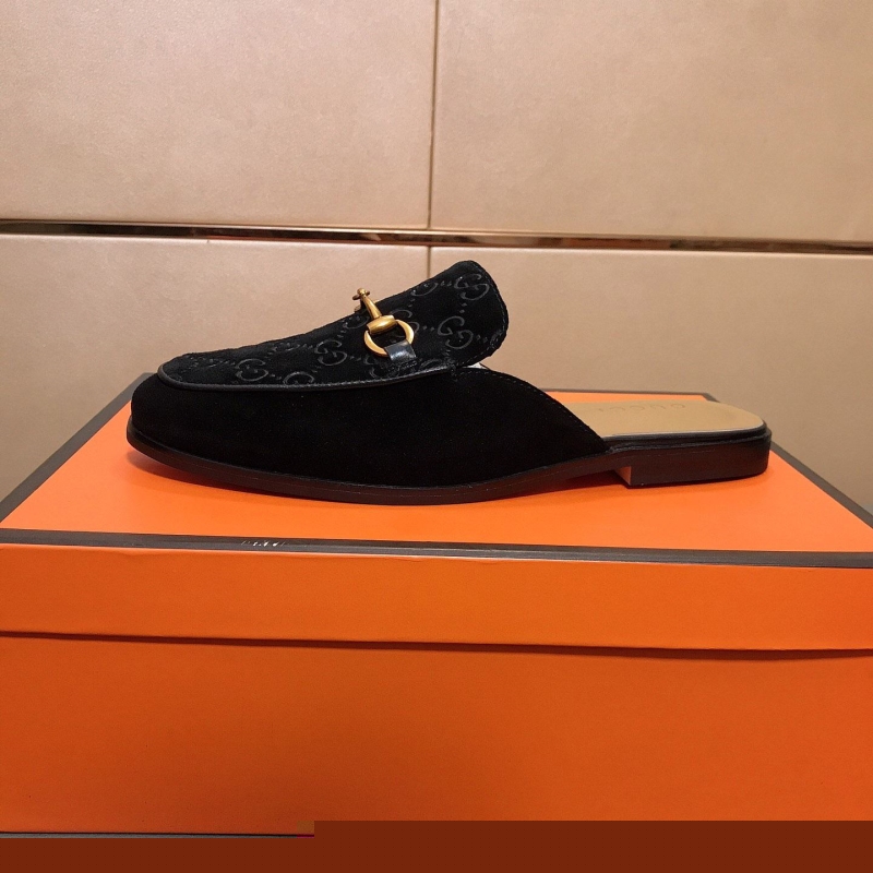 G*u*i slippers